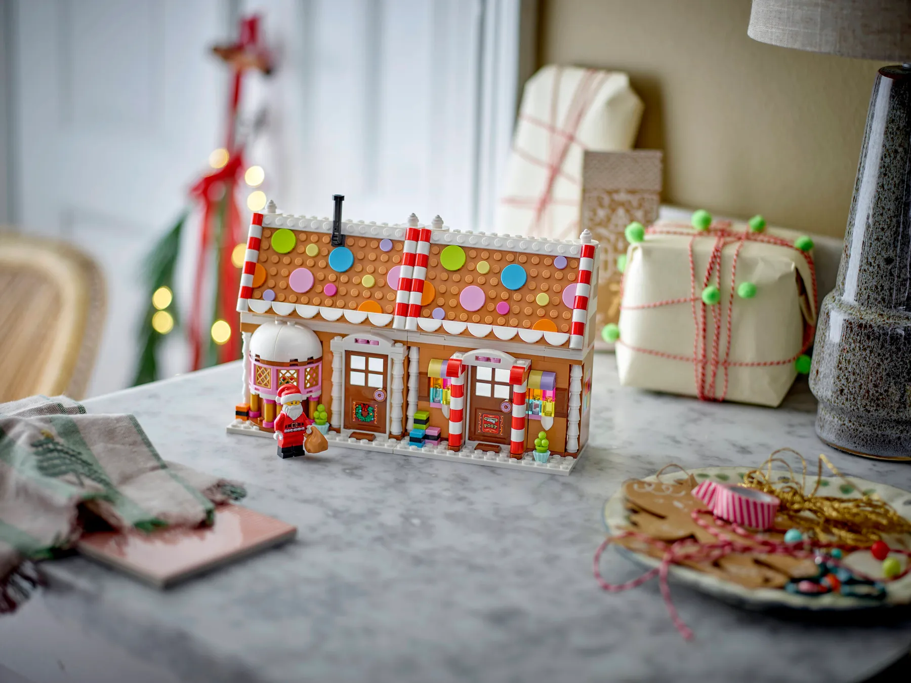 Sweeten the Holidays with LEGO® Festive Gingerbread House (40809)